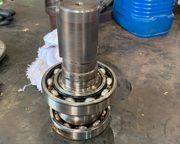 3---Eixo-de-entrada-com-rolamentos-a-serem-substituidos