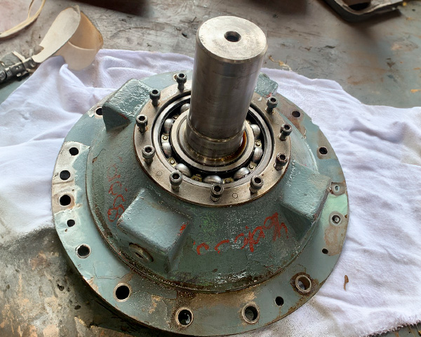 6---Eixo-com-rolamentos-novos-e-montado